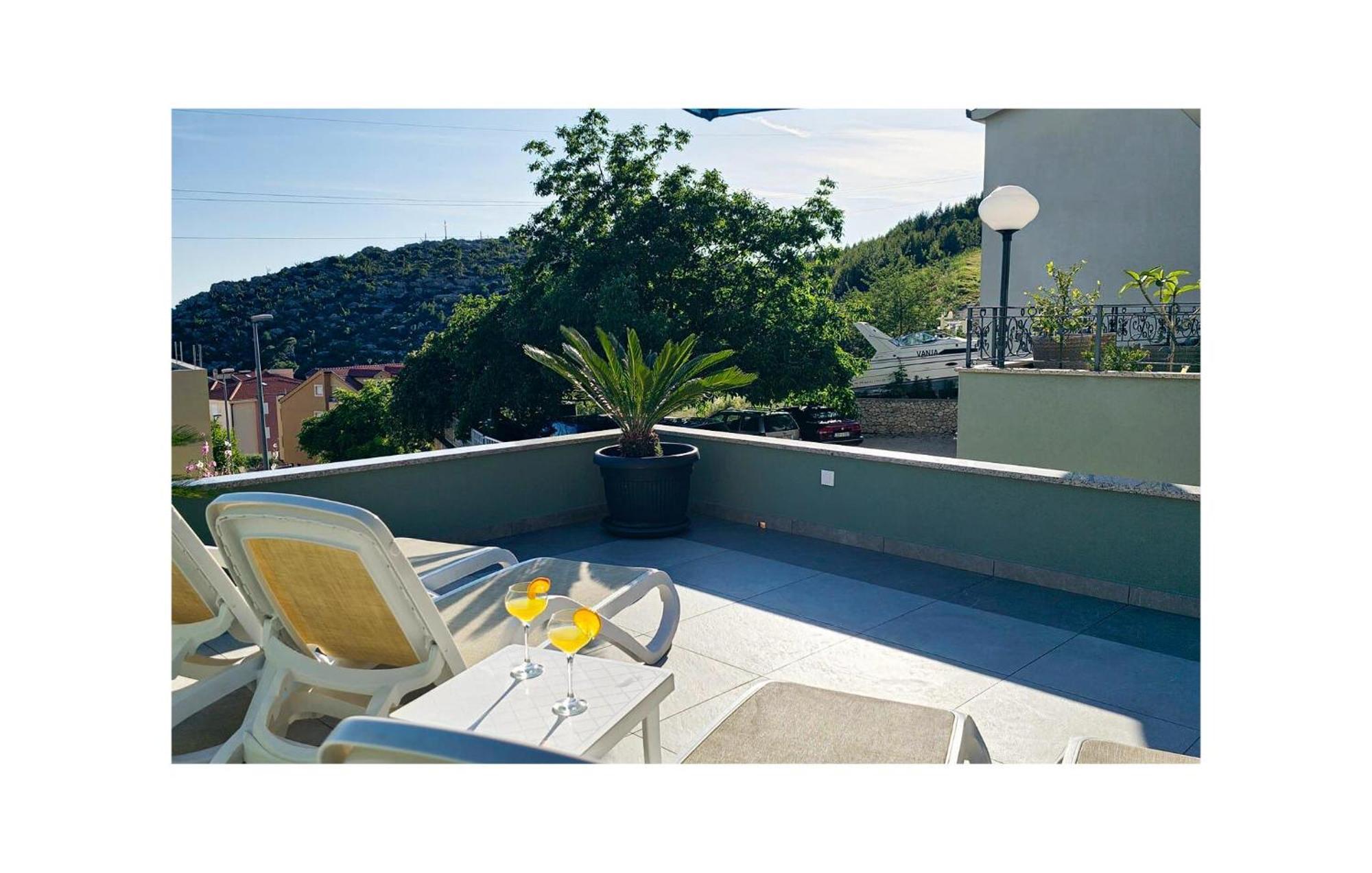 Amazing Apartment In Makarska With House Sea View Экстерьер фото